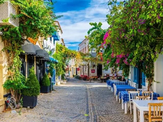 Lavanta Tarlaları Salda Gölü Pamukkale Çeşme Alaçatı Turu (1 Gece Otel Konaklamalı)