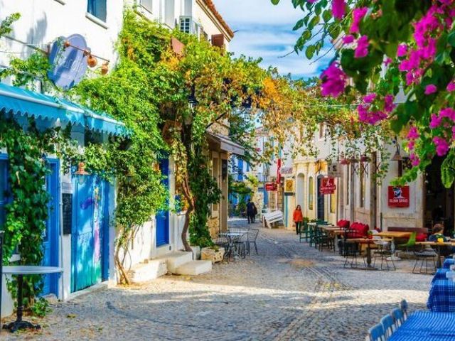 Kurban Bayramı Özel Bozcaada Ayvalık Çeşme Pamukkale Salda Gölü Turu (2 Gece Otel Konaklamalı)