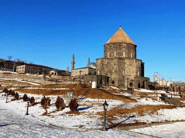 Sevgililer Günü Özel Uçaklı Bambaşka Batum Tiflis Kars Erzurum Doğu Ekspresi Turu (3 Gece Otel Konaklamalı)