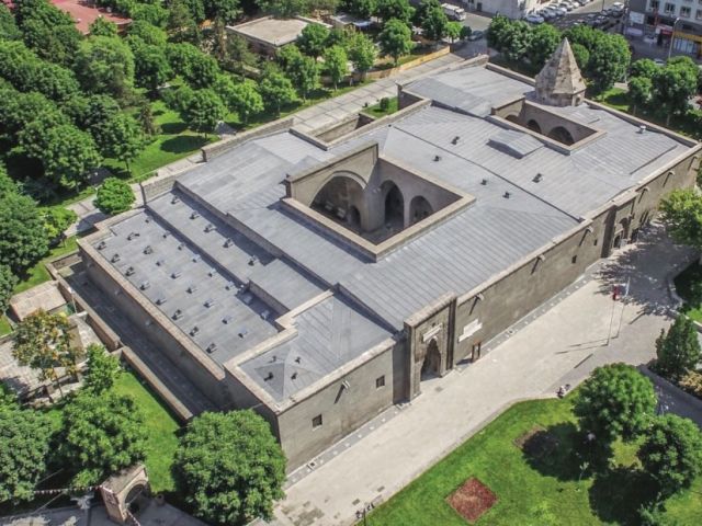 Sevgililer Günü Özel Uçaklı Kapadokya Kayseri Turu 2 Gece 3 Gün Cave Otel Konaklamalı