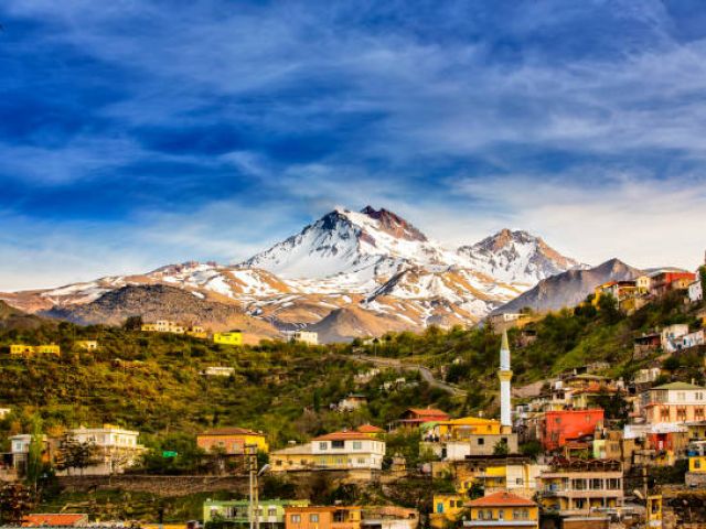 Sevgililer Günü Özel Uçaklı Kapadokya Kayseri Turu 2 Gece 3 Gün Cave Otel Konaklamalı